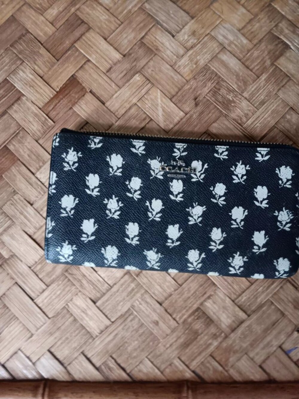 Coach Multi Wallet - Picture 2 of 2